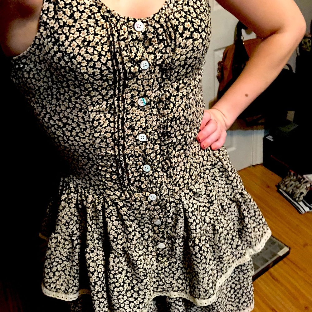 "Wings" vintage dress w/flowers and hourglass silhouette you just can’t capture!